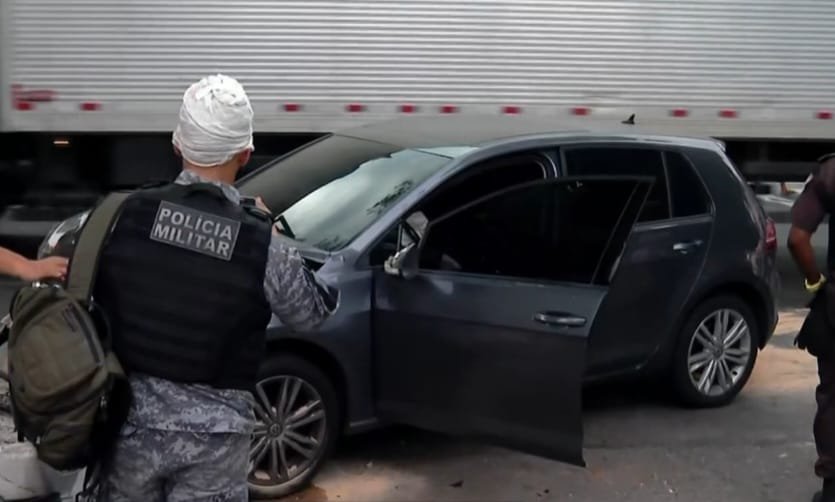 Acidente entre dois carros na Alameda São Boa Ventura